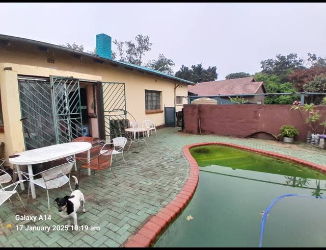 6 BEDROOM FREESTANDING FOR SALE IN BO-DORP